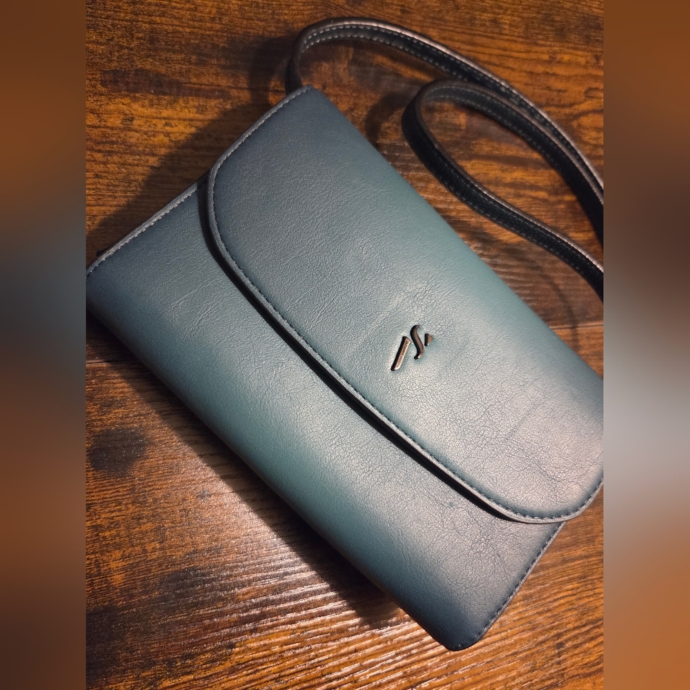 Simply Vera Wang | Signature Envelope Crossbody Purse Gray Teal (Ombre) Handbag - Picture 4 of 9